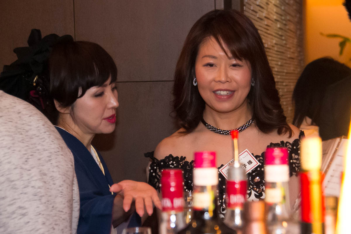 開会前の歓談タイム 杉山様と山縣