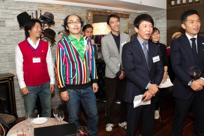 自己紹介を真剣に聞いていらっしゃいます